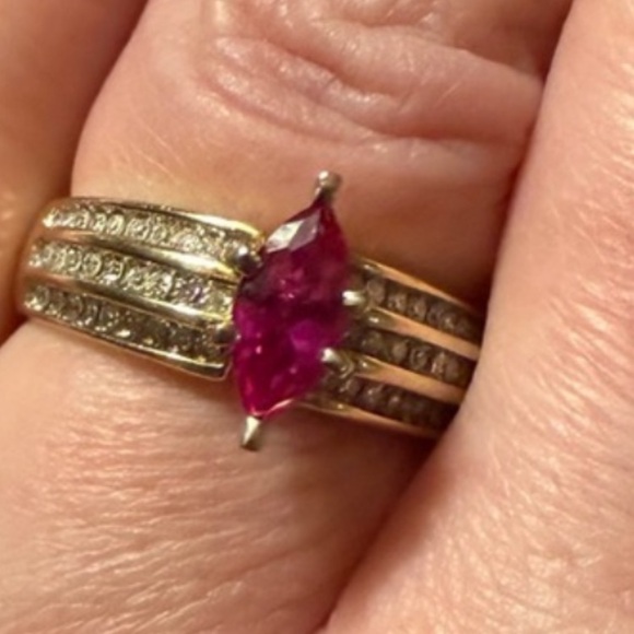 Trade For Julie!🌺 - Picture 3 of 14